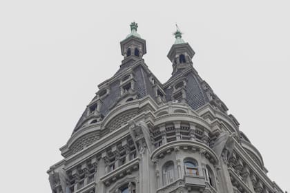 El Otto Wulff, o el edificio de 680 ojos que sobresale en el barrio de Monserrat, se destaca dentro de los trabajos de conservación de fachadas que se llevaron adelante en los últimos dos años