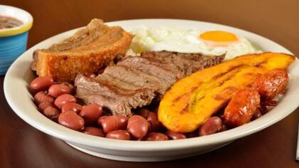 El pabellón criollo venezolano y la bandeja paisa colombiana se parecen en los ingredientes.