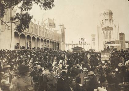 El Pabellón de España se montó exactamente en lo que fue la quinta Palermo Chico, que las hermanas Unzué le vendieron a la Municipalidad.