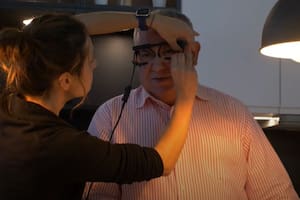 El ensayo por el que una persona ciega recupera parte de la visión con microestimulación cerebral