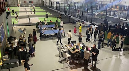 El pádel se transformó en una herramienta de networking y cada vez más las instalaciones deportivas se utilizan para cerrar acuerdos, generar vínculos o realizar eventos corporativos