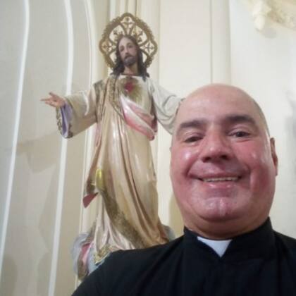 El padre Christian Viña