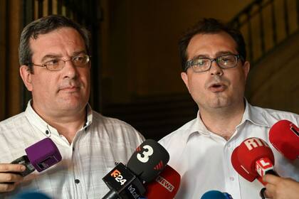 El padre de Lambert junto a su abogado hablan con la prensa luego de conocer la decisión de la Corte de Casación francesa.