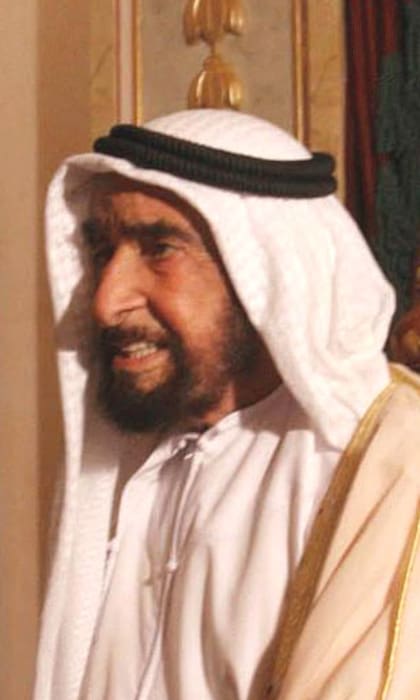 El padre de Mohamed bin Zayed fue Sheikh Zayed bin Sultan Al Nahyan, una de las figuras más importantes de la historia moderna de Medio Oriente. Fue el fundador de los Emiratos Árabes Unidos y su primer presidente, y es considerado el arquitecto del país tal como existe hoy