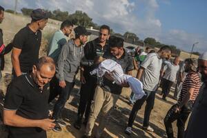 Denuncian que ocho chicos de una misma familia palestina murieron en un bombardeo en Gaza