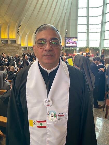 El padre Manuel Elias Younes, libanés maronita marianita, que dice que se "argentinizó" porque vivió diez años en Buenos Aires