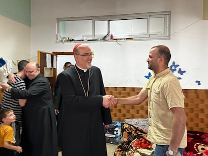 El padre Romanelli a su llegada a su iglesia en Gaza