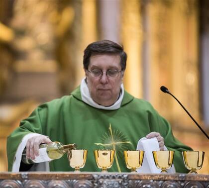 El padre Russo bendijo el torrontés