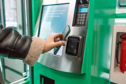 El pago sin contacto puede hacerse desde las billeteras virtuales de los celulares