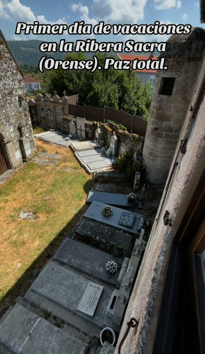 El paisaje aterrador: la ventana del hospedaje está ubicado al lado de un cementerio