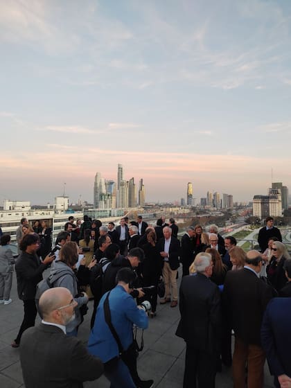 El paisaje de Puerto Madero de fondo