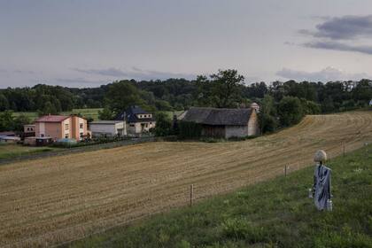 El paisaje del pueblo está repleto de campos de trigo y de maíz