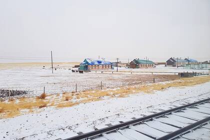 El paisaje helado durante el viaje a bordo del Transmongoliano entre Ulan Bator y Beijing