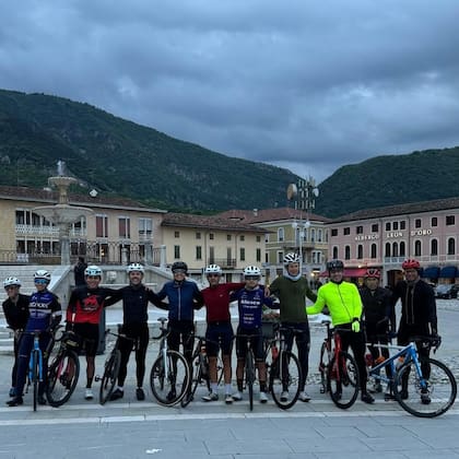 El paisaje italiano decoró la foto de los ciclistas