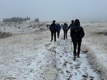 El paisaje patagónico recibió al grupo con la primera nevada de la temporada