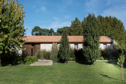 El paisajismo fue proyectado por María Elina Frers y su hija María José Bullrich, que trabajaron a la par del diseño arquitectónico.