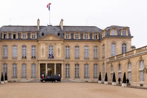 Allanan la sede presidencial francesa en una causa anticorrupción por ceremonias oficiales millonarias