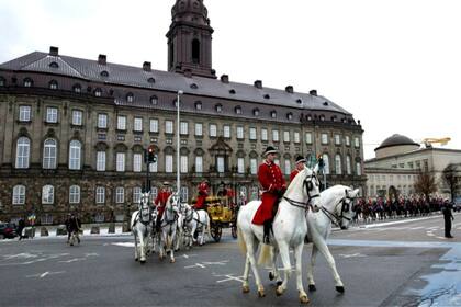 El palacio actual, tal como se observa por dentro y por fuera en la serie, data de 1928, cuando concluyó la última restauración del edificio