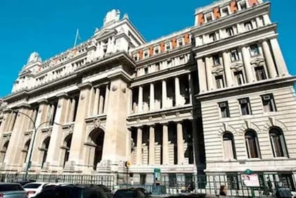 El Palacio de Justicia donde, según un expediente, fue abusado un chico en un baño del séptimo piso