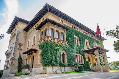 El palacio de Marivent, la residencia de verano de los reyes de España en Mallorca