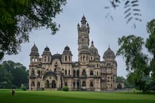 La casa más grande del mundo: tiene 170 habitaciones y vive una familia de cuatro personas