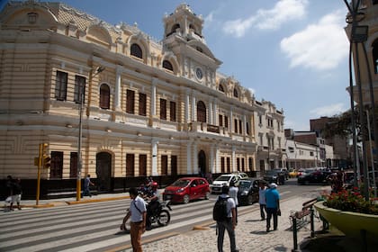 El Palacio Municipal chiclayano, junto a la Catedral