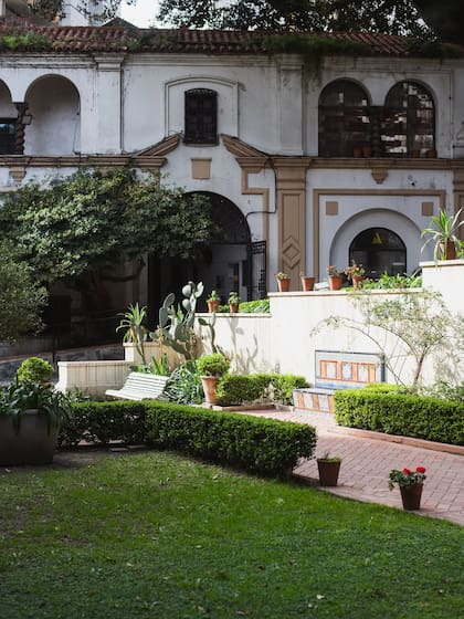 El Palacio Noel se fundó en 1922 con una típica arquitectura que combina el estilo neocolonial y francés. Su patio andaluz es la joya de este espacio