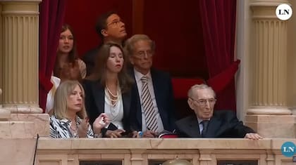 El palco donde estaban los padres de Milei junto a Pilar Ramírez y la esposa de Adorni, Bettina Angeletti