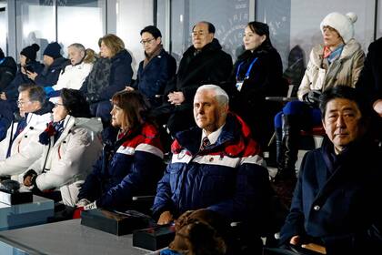 El palco presidencial con la presencia de Mike Pence y la hermana del presidente norcoreano