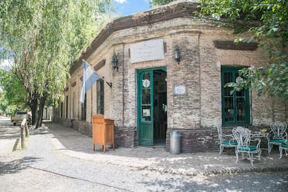 El Palenque, en una de las esquinas de la plaza de Uribelarrea.