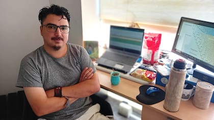 El palentólogo Jorge Meso, becario posdoctoral de Conicet en General Roca