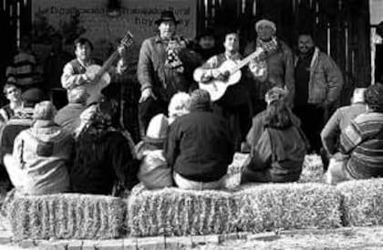 El Pampa Cruz y Los Calandria entretienen al público con sus payadas