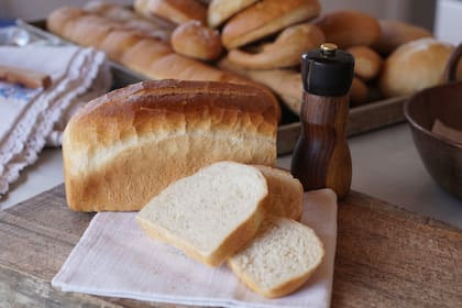 El pan blanco, aunque tradicional en muchas mesas, carece de fibra y nutrientes esenciales