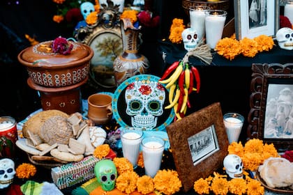 El pan de muerto es parte importante del altar de Día de Muertos que se ofrenda a los difuntos el 1 y 2 de noviembre (Pexels/Bruno Cervera)