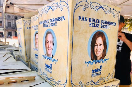El pan dulce cuesta 200 pesos y tiene la imagen de Evita, Perón, Cristina y Néstor