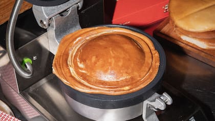 El pan se estira a 18 centímetros y luego se prensa hasta 16