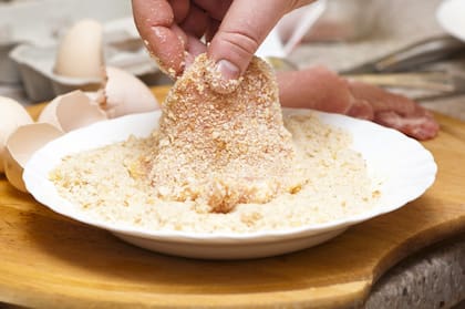 El pan viejo es más fácil de procesar o rallar dado que es más duro