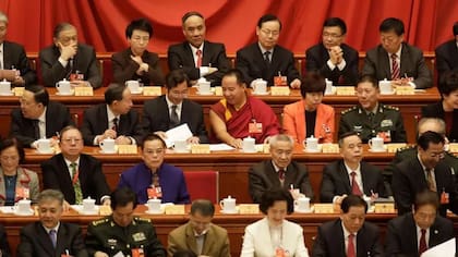 El Panchen Lama designado por China asiste a funciones oficiales como la conferencia del Partido Comunista de 2018, pero muchos tibetanos lo ignoran