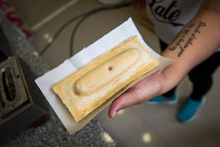 Mirá cómo se hace el panchuque, el bocado callejero clásico de Tucumán