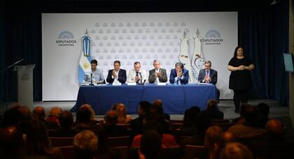 El panel de Proyecciones Ferroviarias del “Foro de Integración de Transporte Marítimo, Terrestre Y Ferroviario Del Mercosur”, organizado por el Parlasur, se realizó en la Cámara de Diputados