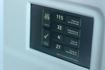 El panel que permite configurar el proceso de extracción del aceite medicinal