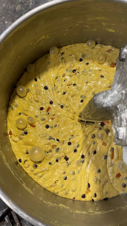 El panettone de Artiaga en plena preparación.