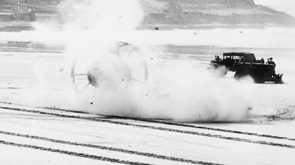 El Panjandrum debía desplazarse por la playa a una velocidad de hasta 100 km/h, atravesando alambradas y otros obstáculos.