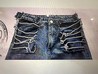 El pantalón de Emmily Rodrigues Santos Gomes, tal como fue encontrado por los investigadores judiciales