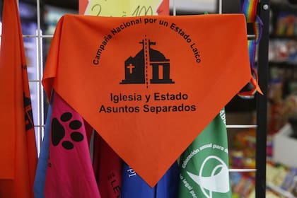 El pañuelo naranja, por la separación de la Iglesia y el Estado