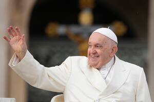 Tras años de controversias, el Papa le abre las puertas a la bendición de parejas del mismo sexo