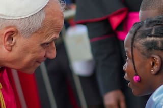 El papa cierra su gira africana con un reto diplomático en Guinea Ecuatorial