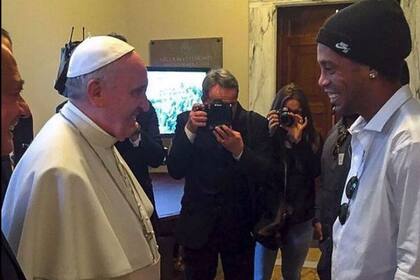 El Papa con Ronaldinho