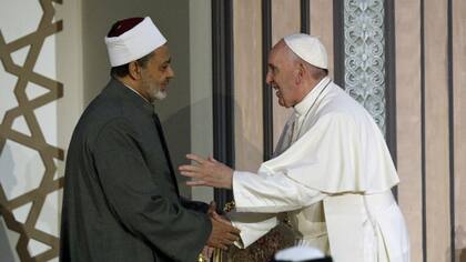 El Papa, con el gran imán de Al-Azhar, el Sheik Ahmed el-Tayeb