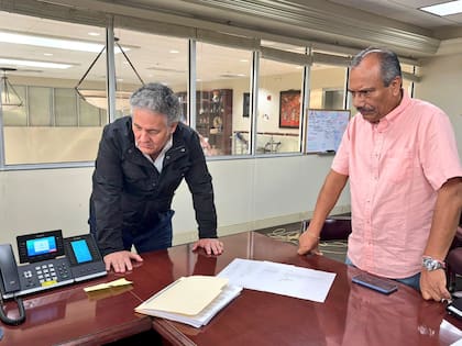 El papá de los detenidos aseguró que solo se puede comunicar mediante llamada telefónica y que sus hijos aún no han podido acceder a una asistencia legal